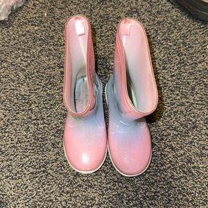 Rain and snow Frozen boots